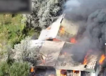 У ВМС ЗСУ показали, як знищили ворожий склад боєприпасів та ПММ на Кінбурні (ВІДЕО)