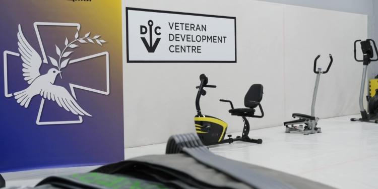 У Миколаєві відкрили Центр ветеранського розвитку та передали сертифікати на житло військовослужбовцям (ФОТО)