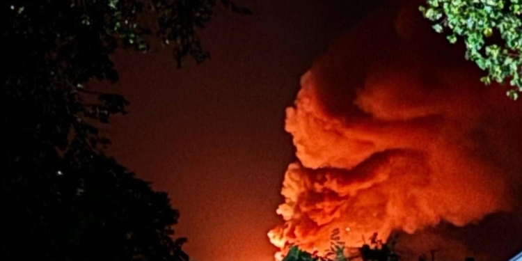 У Воронезькій області після атаки дронів горить і вибухає склад БК (ВІДЕО)