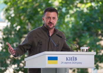 Зеленський про путіна: Він демон, який зараз бомбить свої села (ВІДЕО)