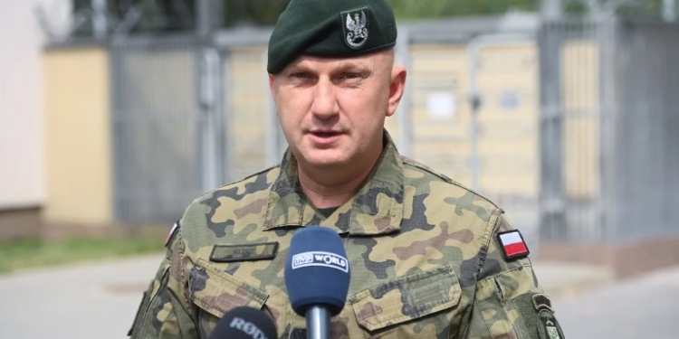 Під час масованої російської атаки на Україну на територію Польщі залетів дрон – його шукають