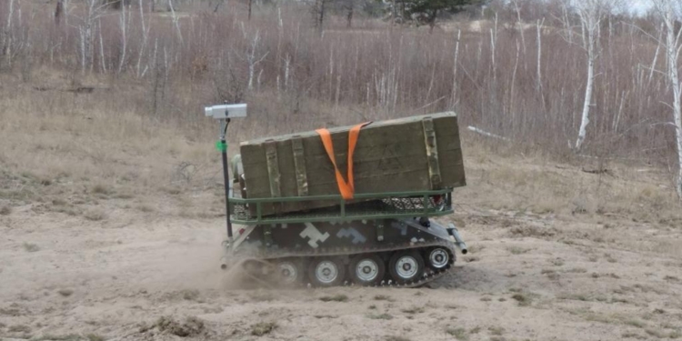 Міноборони допустило до експлуатації багатоцільовий транспортер переднього краю (ФОТО)