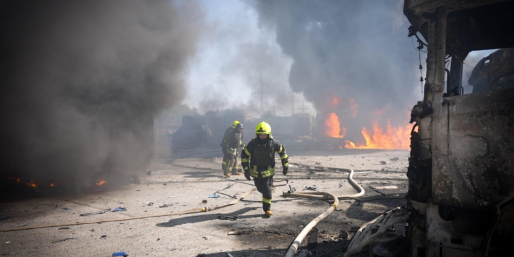 Семеро загиблих, 47 поранених – наслідки сьогоднішньої масштабної російської ракетно-дронової атаки (ФОТО)