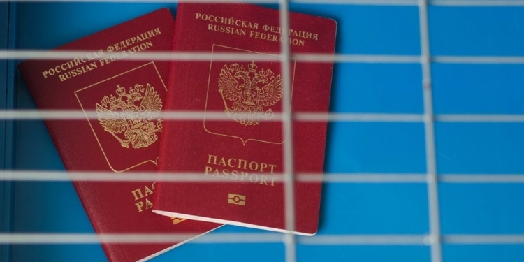 Співробітниця міграційної служби Литви приховала громадянство Росії та втратила литовське громадянство