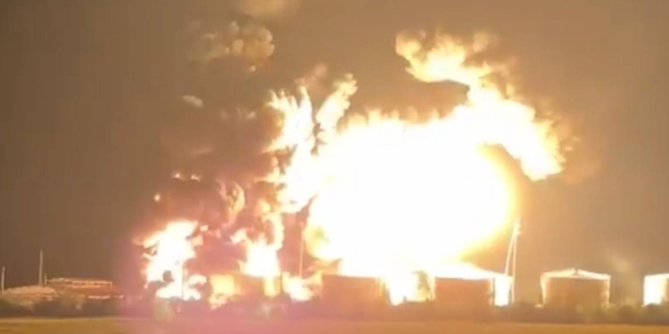 У Ростовській області після атаки дронів горить нафтобаза росрезерву (ВІДЕО)
