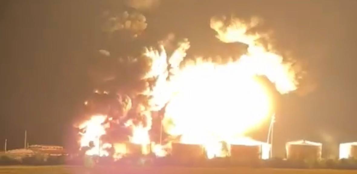 У Ростовській області після атаки дронів горить нафтобаза росрезерву (ВІДЕО)
