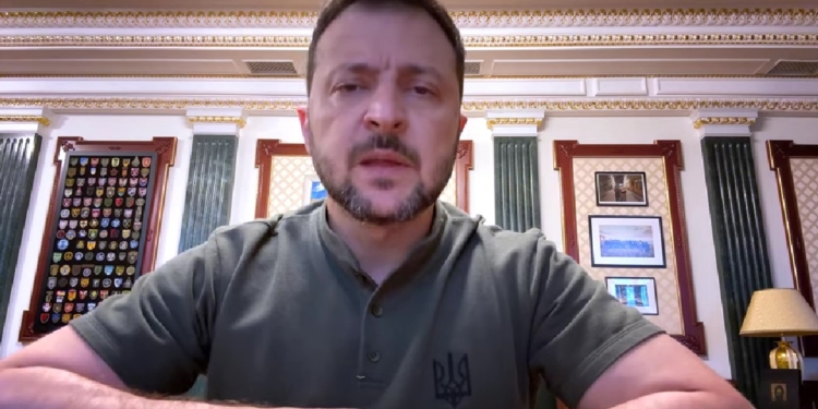 «Працюємо з партнерами щодо постачання для фронту не лише зброї та снарядів, а й сили нашої єдності» – звернення Зеленського (ВІДЕО)