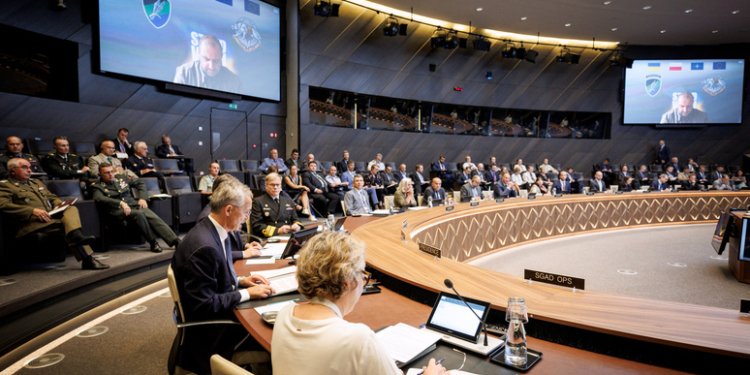 “Ми повинні продовжувати надавати Україні обладнання і боєприпаси”, – Столтенберг на засіданні Україна – НАТО