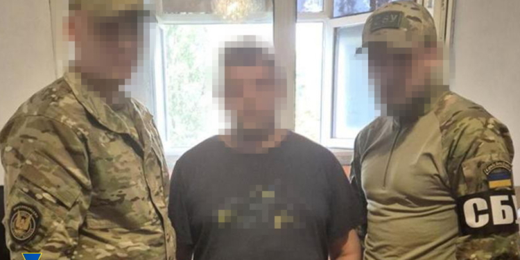 СБУ та ДБР затримали агента російського гру, який, прикриваючись посадою лісника, шпигував за оборонцями Харкова