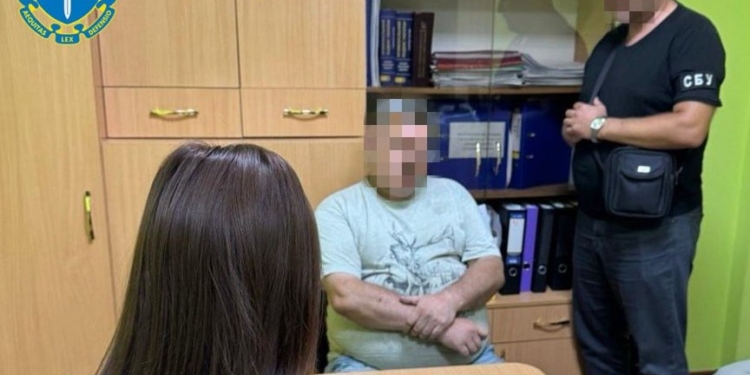 Штучне дихання для шарія – у Первомайську затримали партійця-нелегала (ФОТО)