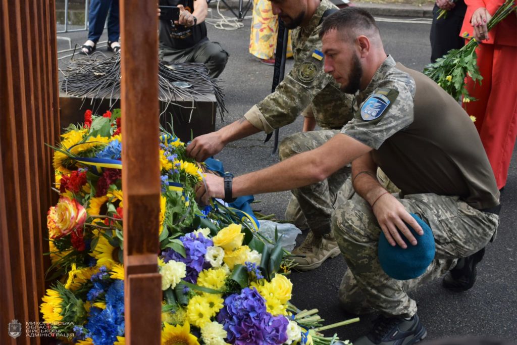 У Миколаєві вшанували памʼять полеглих захисників України (ФОТО) 22