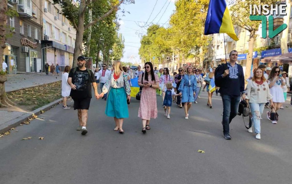 У Миколаєві пройшов Марш вишиванок (ФОТО) 24