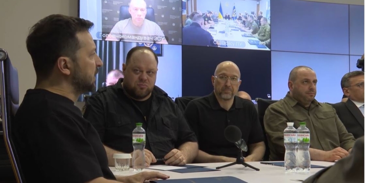 Зеленський провів ставку і вперше визнав присутність ЗСУ в Курській області (ВІДЕО)