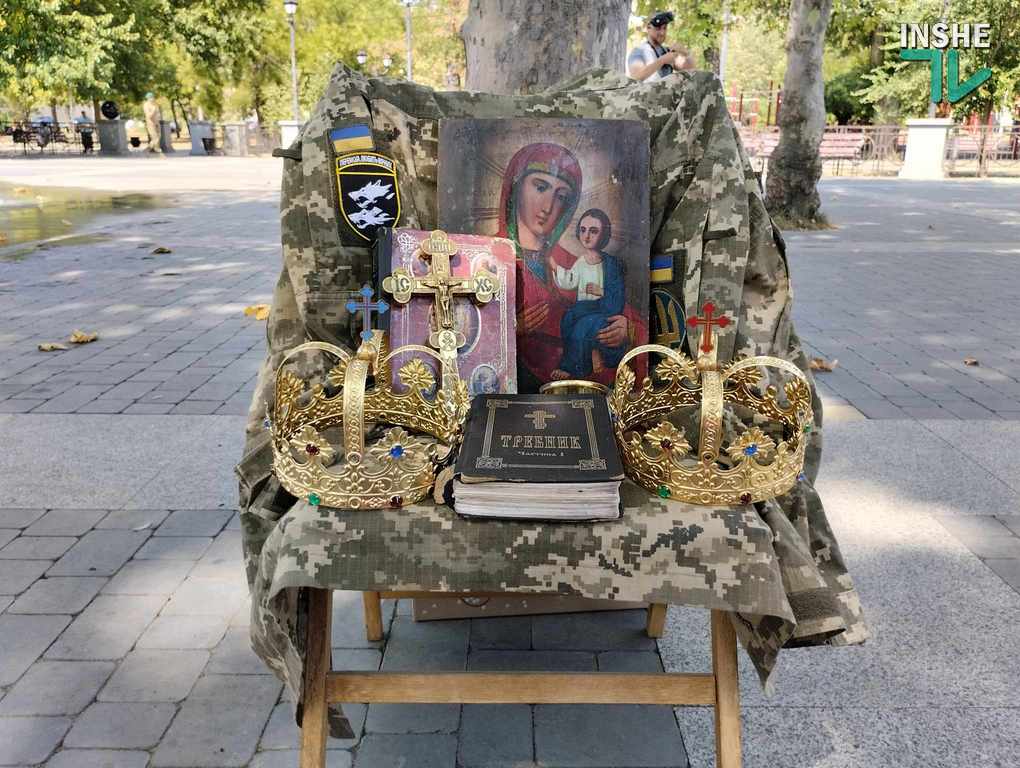 Щастя посеред війни: морпіх повінчався з коханою в «Серці міста» в Миколаєві (ФОТО, ВІДЕО)    4