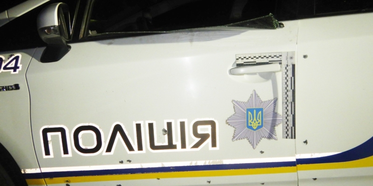 На Миколаївщині у машину патрульних кинули гранату – зловмисників знайшли (ФОТО, ВІДЕО)