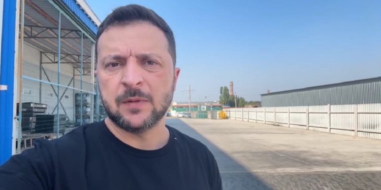 Зеленський обіцяє одразу підписати і закон про заборону РПЦ, і закон про підтримку воїнів, які беруть участь в операції на Курщині, – звернення (ВІДЕО)