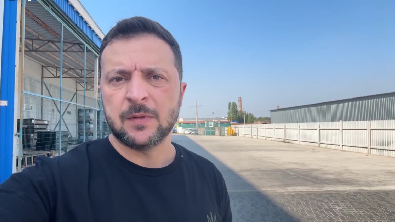 Зеленський обіцяє одразу підписати і закон про заборону РПЦ, і закон про підтримку воїнів, які беруть участь в операції на Курщині, – звернення (ВІДЕО)