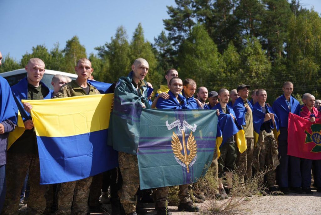 Звільнені полонені вже в Україні, - Зеленський (ФОТО) 4