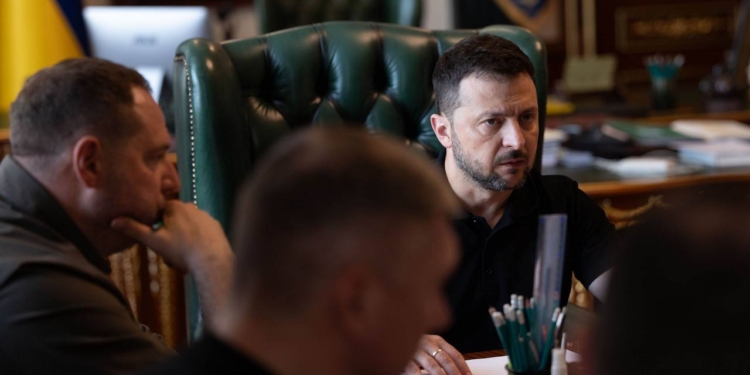 Правоохоронні та антикорупційні органи мають надати чіткий план боротьби з колаборантами та симпатиками «руського міру» – Зеленський дав два тижні (ФОТО)
