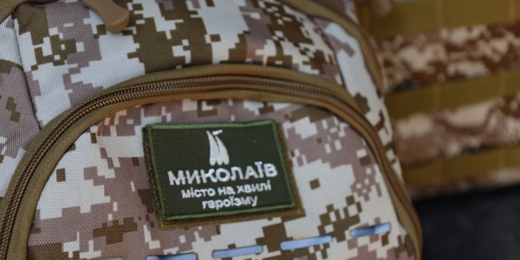 Миколаїв передав 36-й бригаді 100 рюкзаків для звільнених військовополонених (ФОТО)