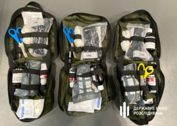 ДБР і СБУ викрили змову у постачанні військовим неякісних аптечок – на 60 млн.грн. (ФОТО)