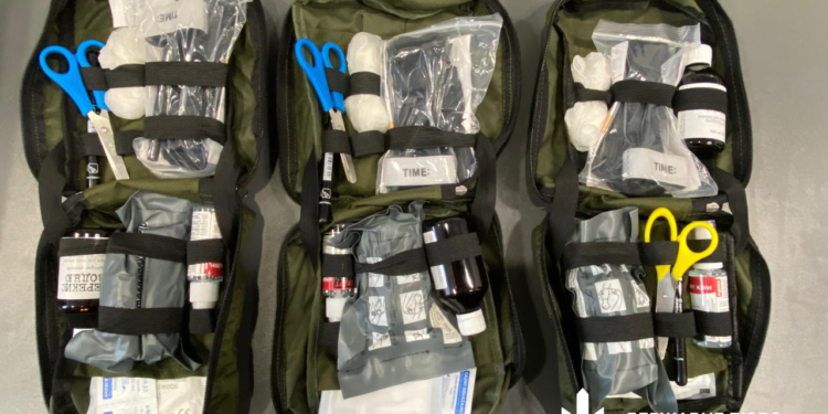 ДБР і СБУ викрили змову у постачанні військовим неякісних аптечок – на 60 млн.грн. (ФОТО)
