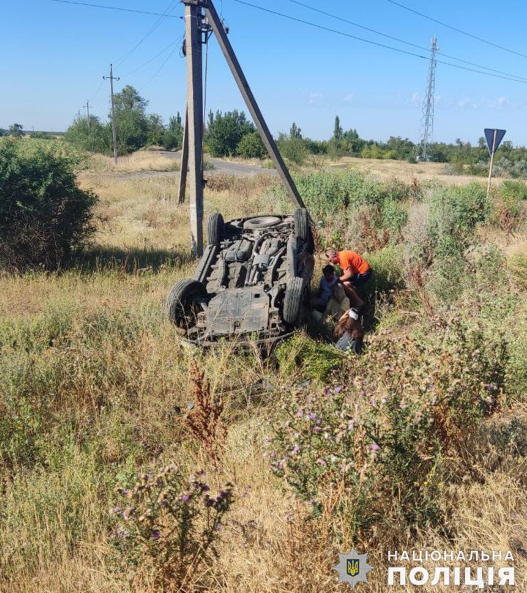 На Миколаївщині зіштовхнулися кросовер та вантажний мікроавтобус, є загибла та постраждалі (ФОТО) 4