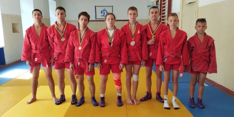 Не завдяки, а всупереч. Як тренери ФСТ «Динамо» виховують чемпіонів Європи та Світу в спортшколі, що відбудовується після руйнувань та пожежі (ФОТО)