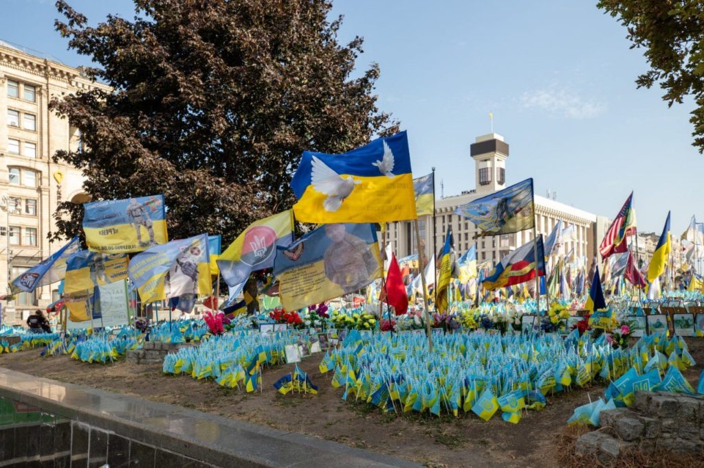 До Дня пам’яті захисників України Укрпошта ввела в обіг благодійну поштову марку (ФОТО) 6