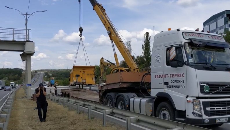 На трасі Одеса-Київ просто на вантажівку упав міст (ФОТО) 6