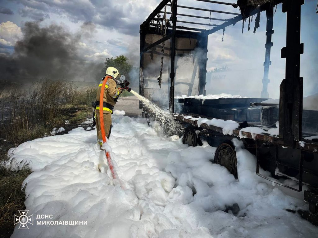 На трасі Миколаїв-Одеса горів причіп до MAN (ФОТО) 6