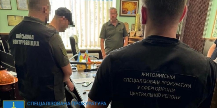 Затримали командира в/ч. Військові будували йому будинок та магазин, він платив з державної кишені (ФОТО)