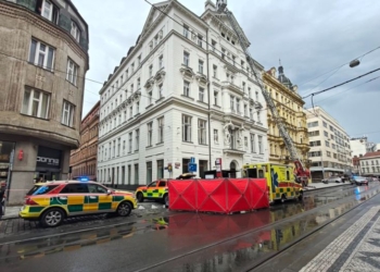 У Празі під час зливи відколовся карниз і вбив відомого одеського хірурга (ФОТО, ВІДЕО)
