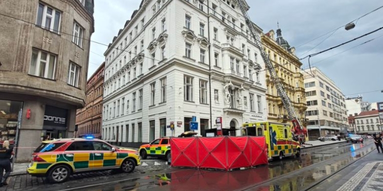 У Празі під час зливи відколовся карниз і вбив відомого одеського хірурга (ФОТО, ВІДЕО)