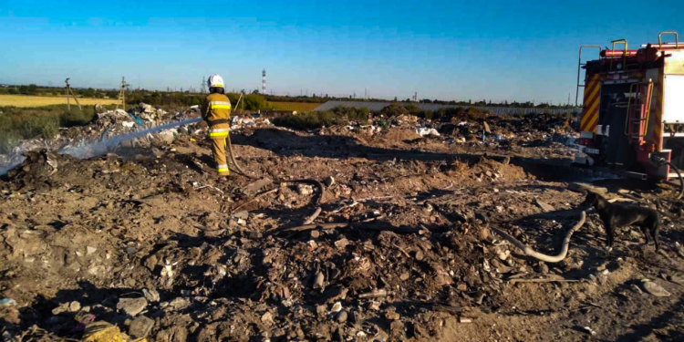 У Вознесенську горіло міське звалище, всього на Миколаївщині 21 пожежа за добу (ФОТО)