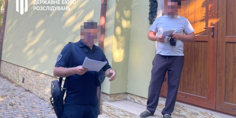 Посадовець Одеського центру комплектування “заробив” на ухилянтах більше $1 млн. Все віддасть (ФОТО)