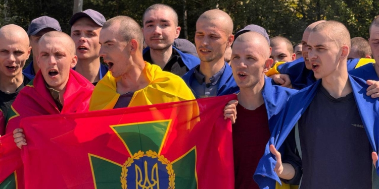 Звільнені полонені вже в Україні, – Зеленський (ФОТО)