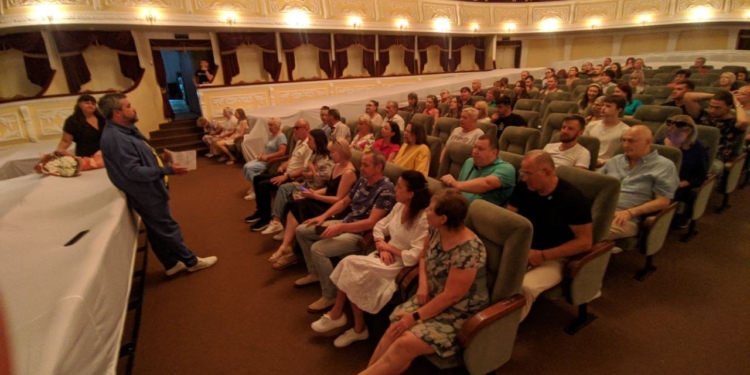 Миколаївський худдрамтеатр розпочав підготовку до нового театрального сезону: що для нас готують артисти (ФОТО)