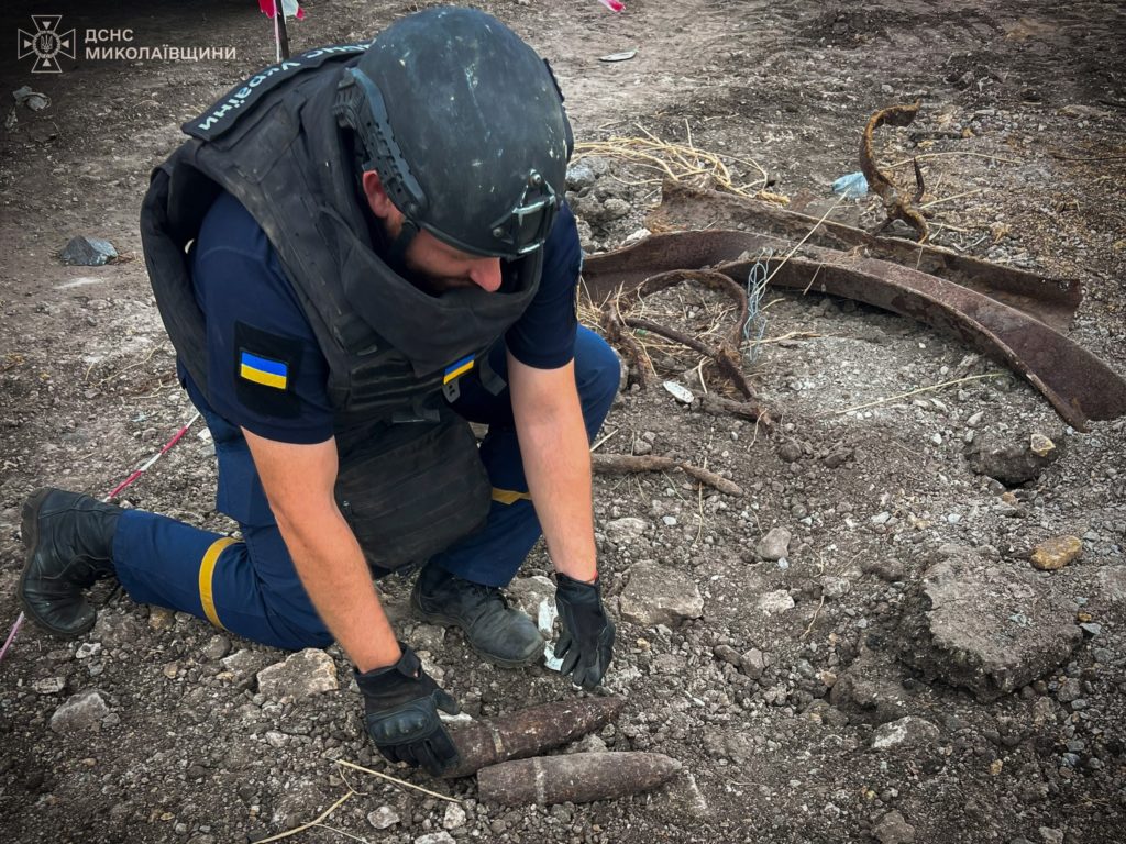 Два артилерійські снаряди часів Другої світової війни знищили піротехніки на Миколаївщині (ФОТО) 10