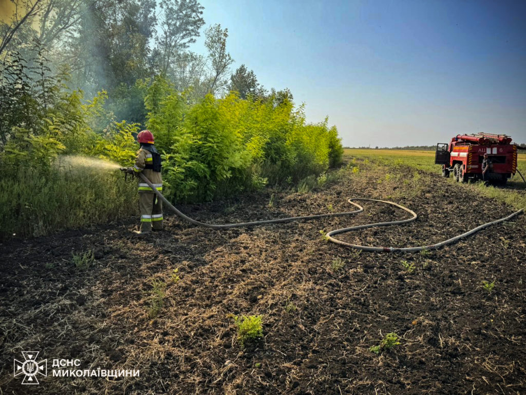 На Миколаївщині рятувальники ліквідували наслідки масованого ворожого обстрілу (ФОТО) 4