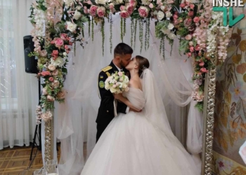 Весілля в Миколаєві в День Незалежності – одружились військовий, поліцейський та пожежний (ФОТО)