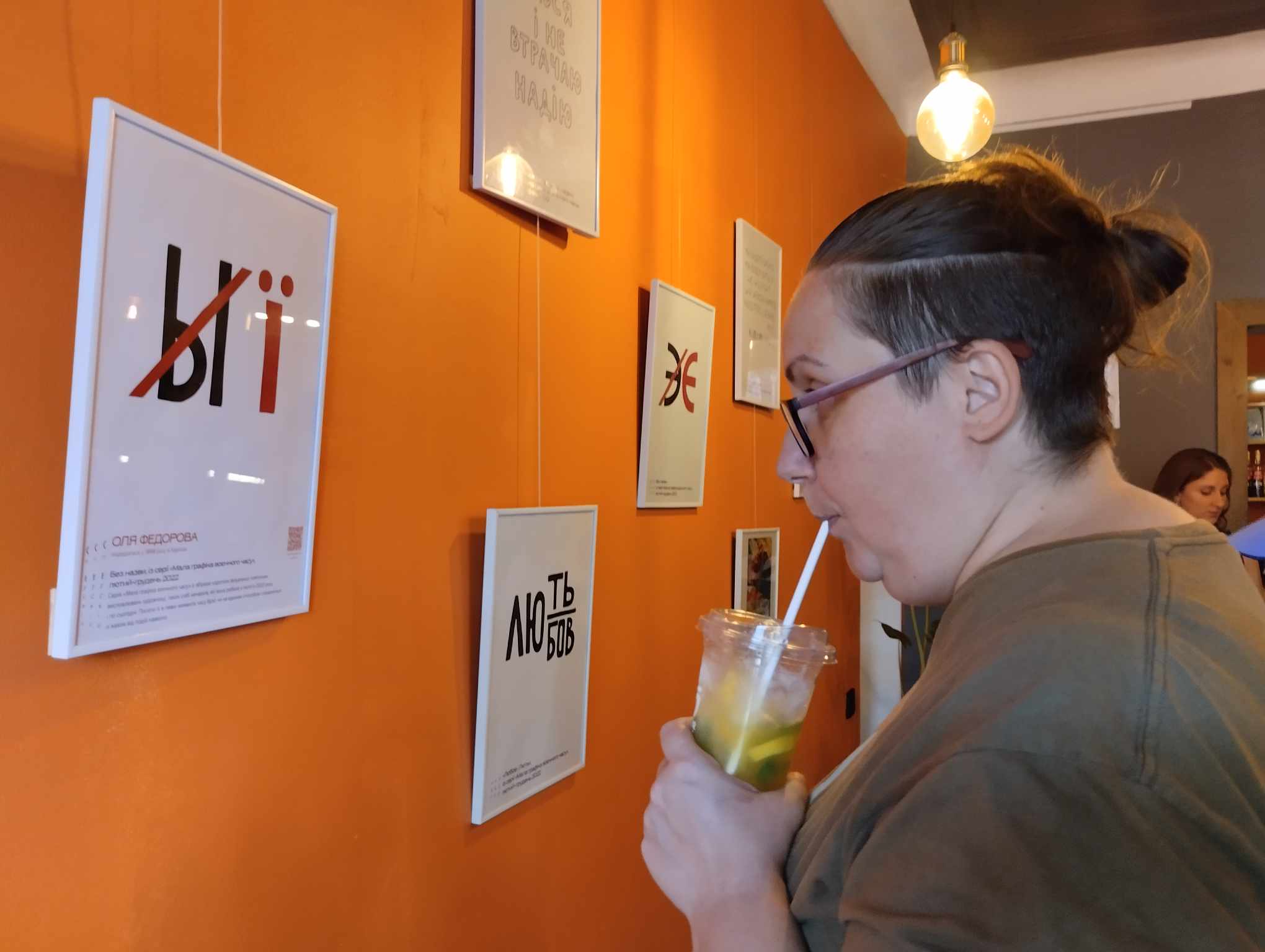 Переосмислити постколоніальне минуле – у Миколаєві відкрилась виставка “Мовні вправи” (ФОТО)