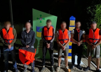 Шестеро “водолазів” у помаранчевих жилетах намагалися переплисти Тису та втекти з України