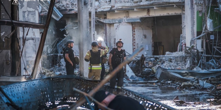 У Костянтинівці завершили розбір завалів тоговельного центру, 3 тіла неідентифіковані