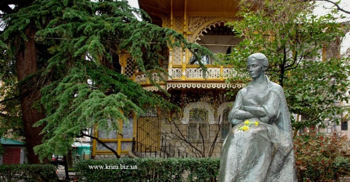 Російські окупанти знищили музей Лесі Українки в Ялті