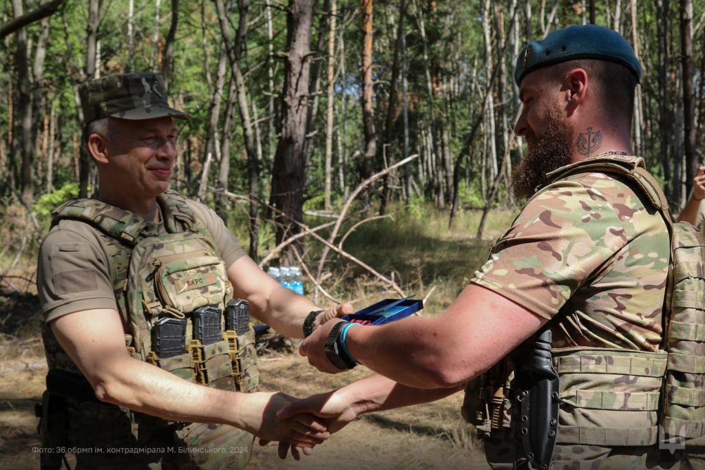 Сирський відзначив мужність та відвагу миколаївських морпіхів (ФОТО) 14