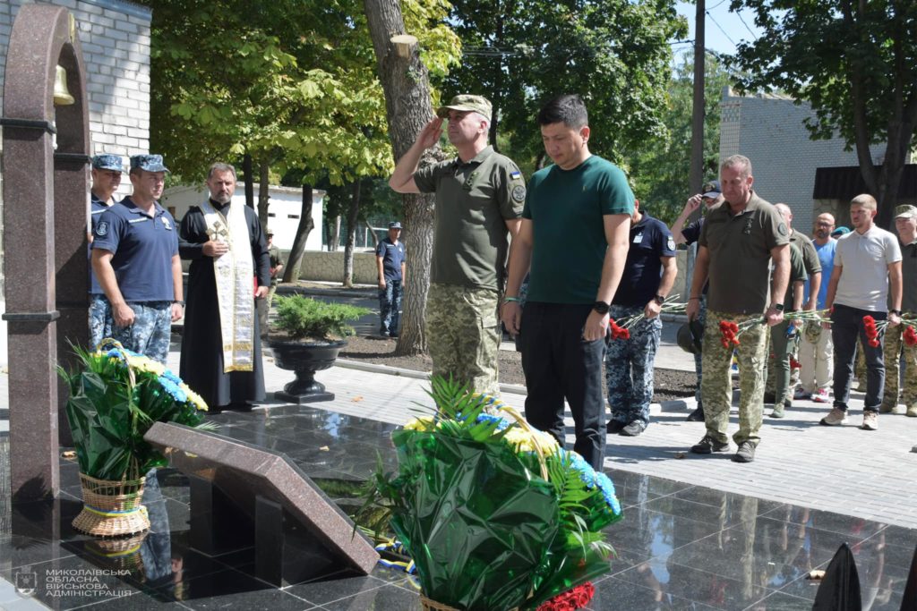 У Миколаєві відкрили Меморіал памʼяті загиблим військовослужбовцям ВМС ЗСУ (ФОТО) 16