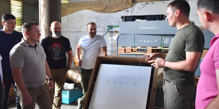 Миколаївщина отримала ще 102 потужних «павербанки» Tesla Powerwall (ФОТО)