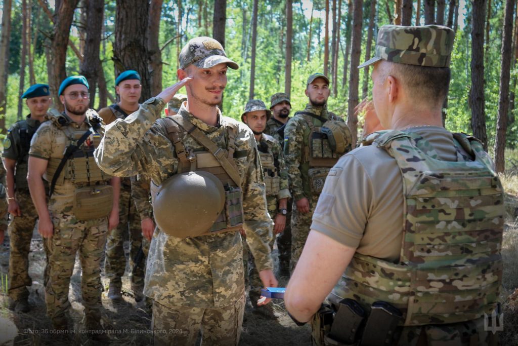 Сирський відзначив мужність та відвагу миколаївських морпіхів (ФОТО) 18