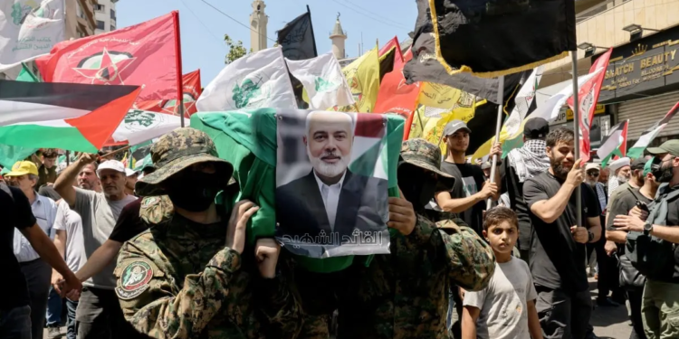 Країни масово закликають своїх громадян якомога швидше виїжджати з Лівану і закривають посольства